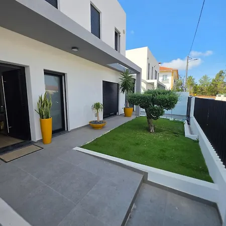 Villa Garden Priv Heated Pool, Near Beach, Lisbon *